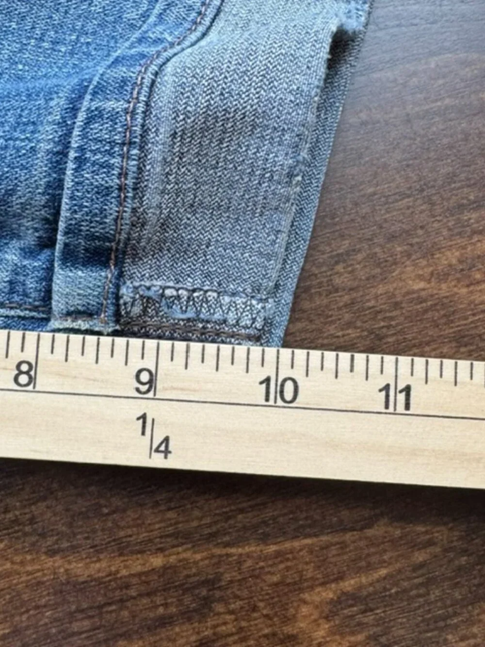Levi's 515 Women's Bermuda Denim Shorts Size 8 Medium Wash Cuffed Stretch Jean